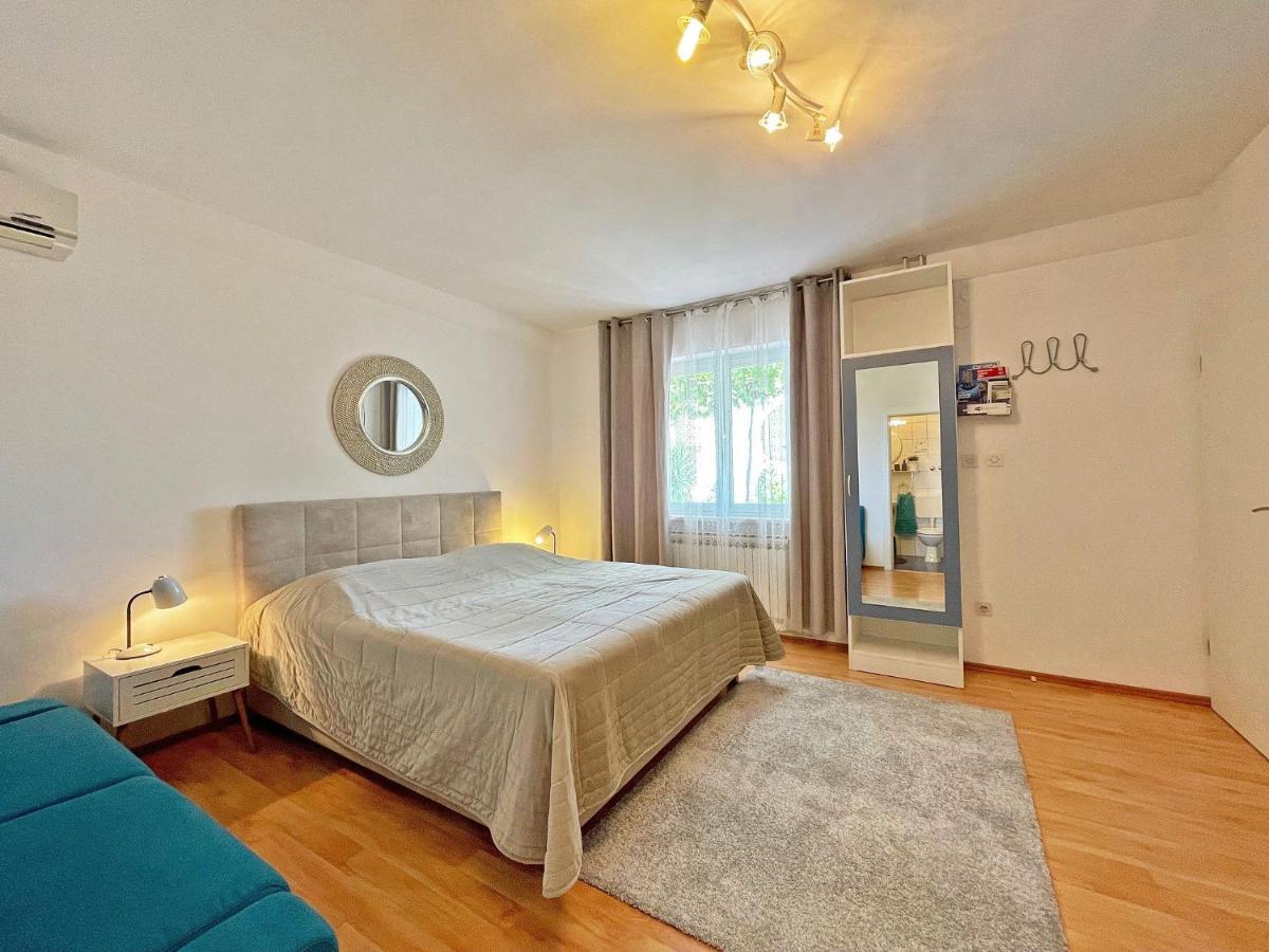 Studio Apartments Andrijana 米利尼 外观 照片