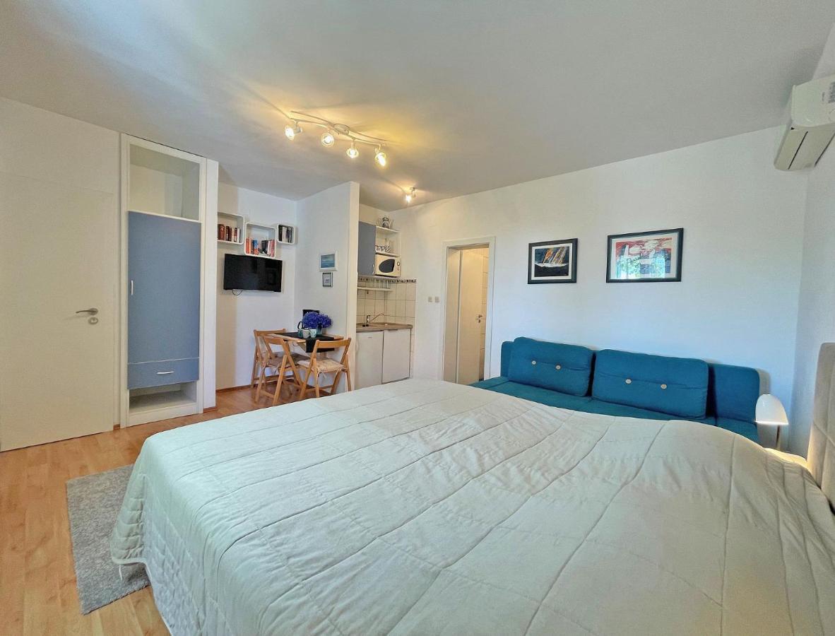 Studio Apartments Andrijana 米利尼 外观 照片