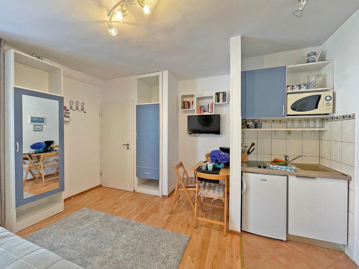 Studio Apartments Andrijana 米利尼 外观 照片