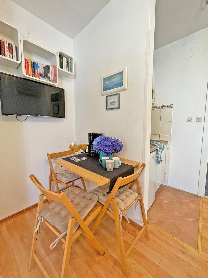 Studio Apartments Andrijana 米利尼 外观 照片