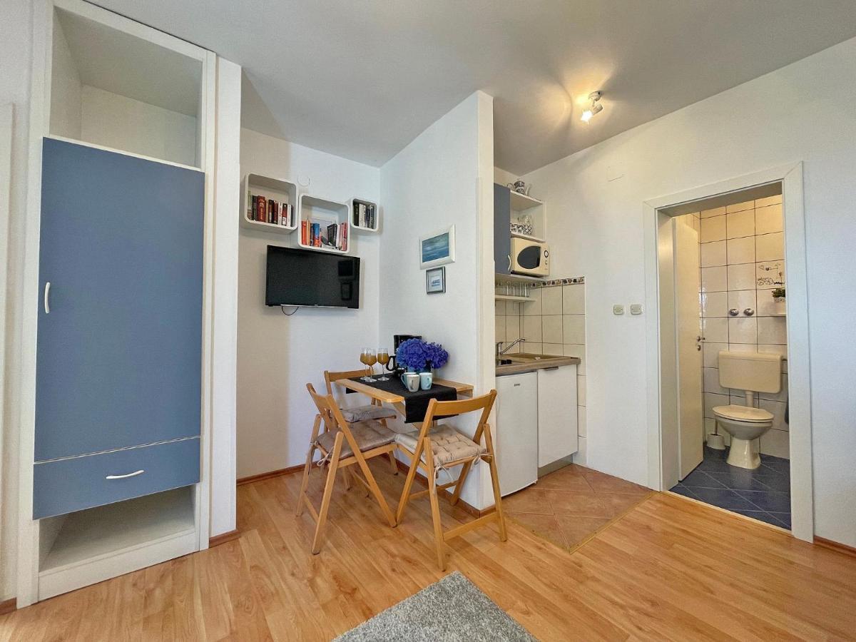 Studio Apartments Andrijana 米利尼 外观 照片