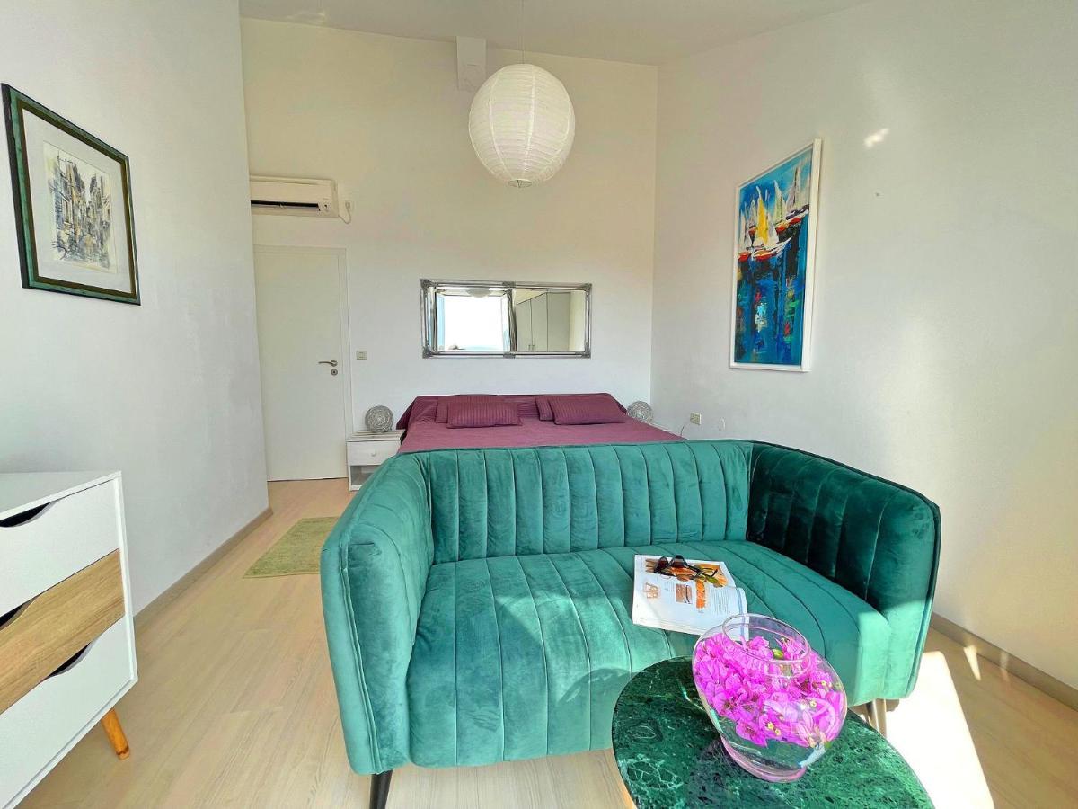 Studio Apartments Andrijana 米利尼 外观 照片