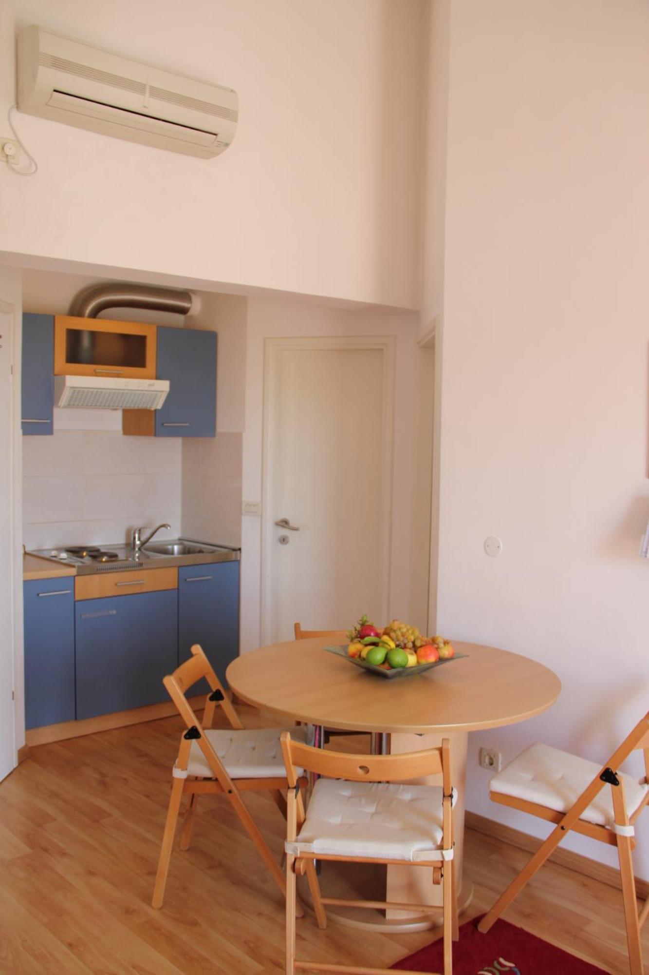 Studio Apartments Andrijana 米利尼 外观 照片