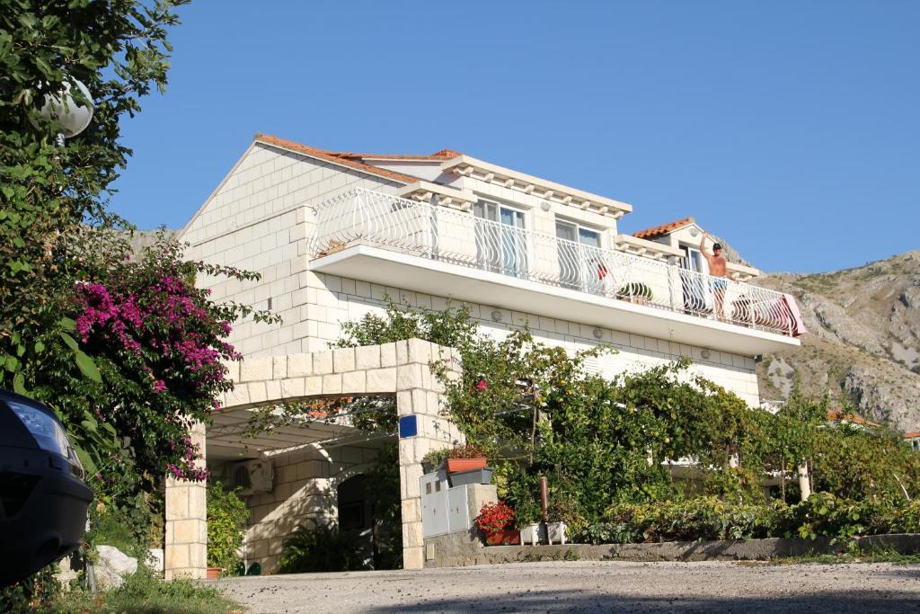 Studio Apartments Andrijana 米利尼 外观 照片
